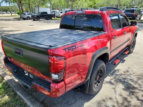 Used 2022 Toyota Tacoma SR5 w/ Technology Package RWD image 3