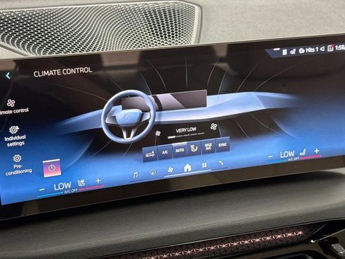 Used 2026 BMW 330i Sedan w/ Premium Package image 25