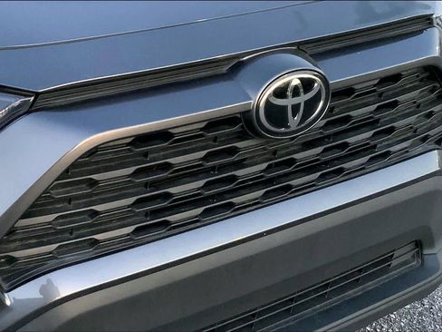 Used 2021 Toyota RAV4 LE image 29