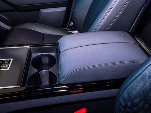 New 2026 Land Rover Range Rover Velar Dynamic SE image 29