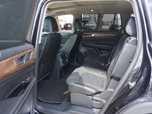 Used 2024 Volkswagen Atlas SE FWD image 16