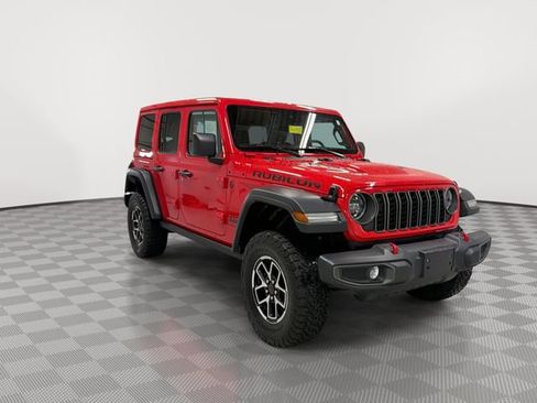 Used 2025 Jeep Wrangler Unlimited Rubicon w/ Convenience Group AWD/4WD image 13