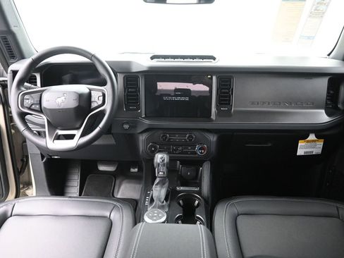 New 2025 Ford Bronco Badlands image 25