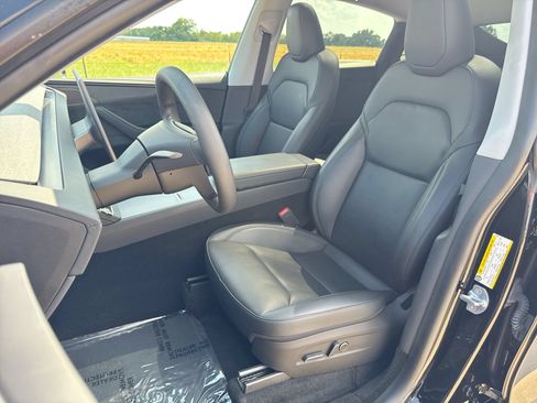 Used 2026 Tesla Model Y Long Range RWD image 11