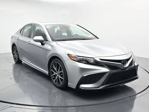 Used 2024 Toyota Camry SE FWD image 2