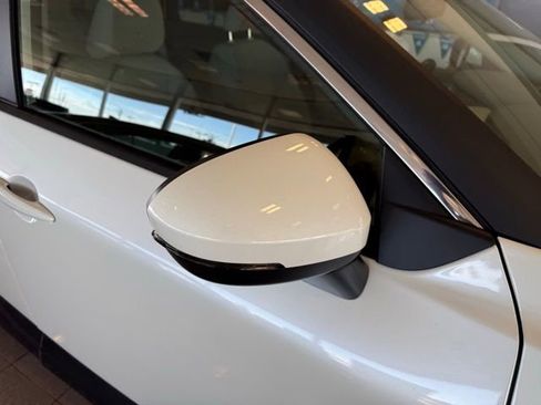 Used 2023 Nissan Rogue SV image 11