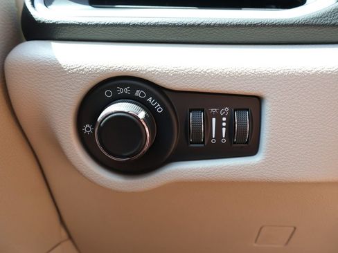 Used 2023 Chrysler Voyager LX FWD image 30