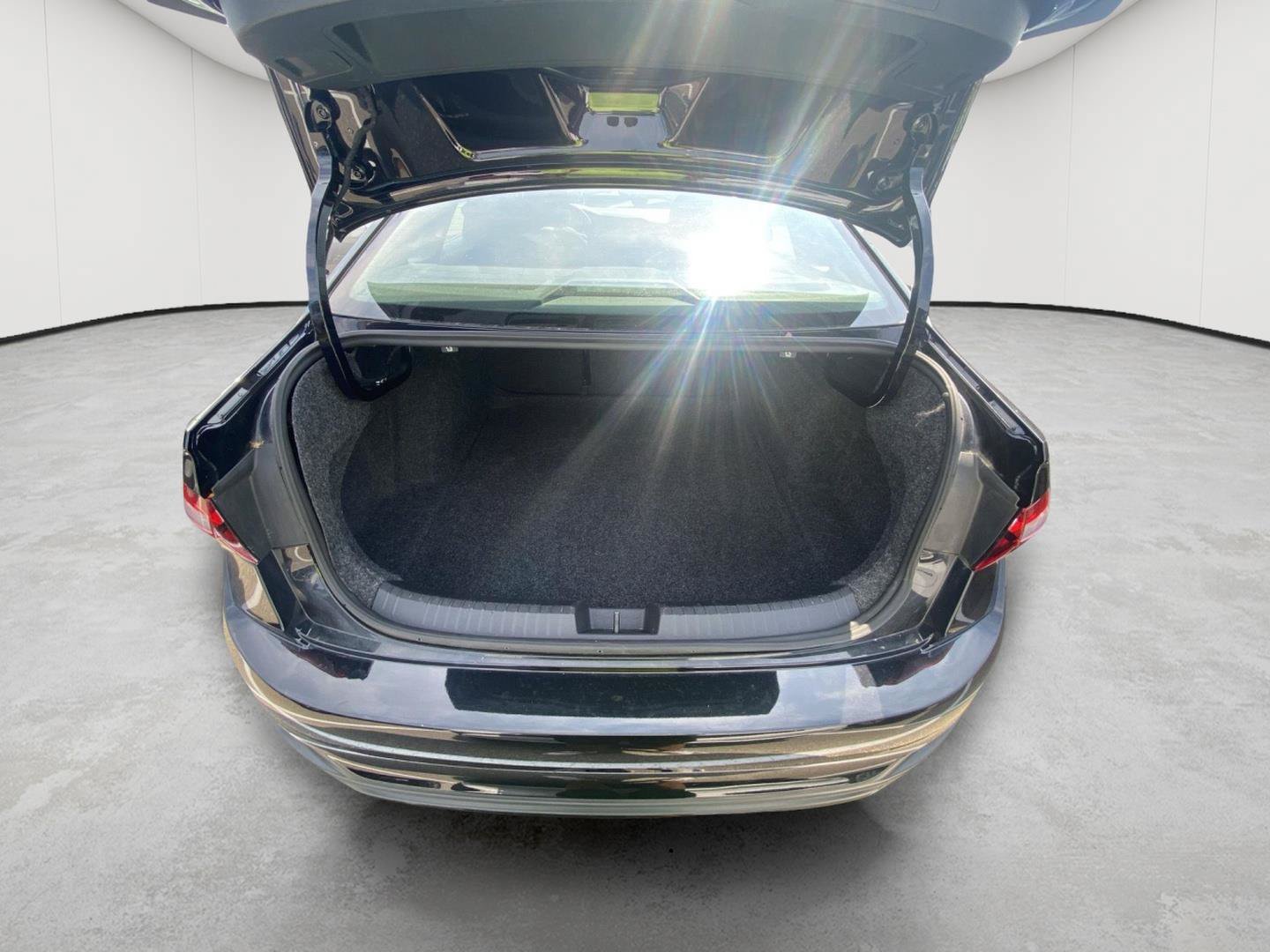 Used 2024 Volkswagen Jetta SE FWD image 8