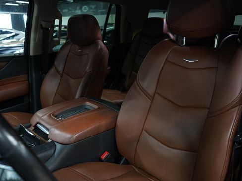 Used 2020 Cadillac Escalade Premium Luxury RWD image 12