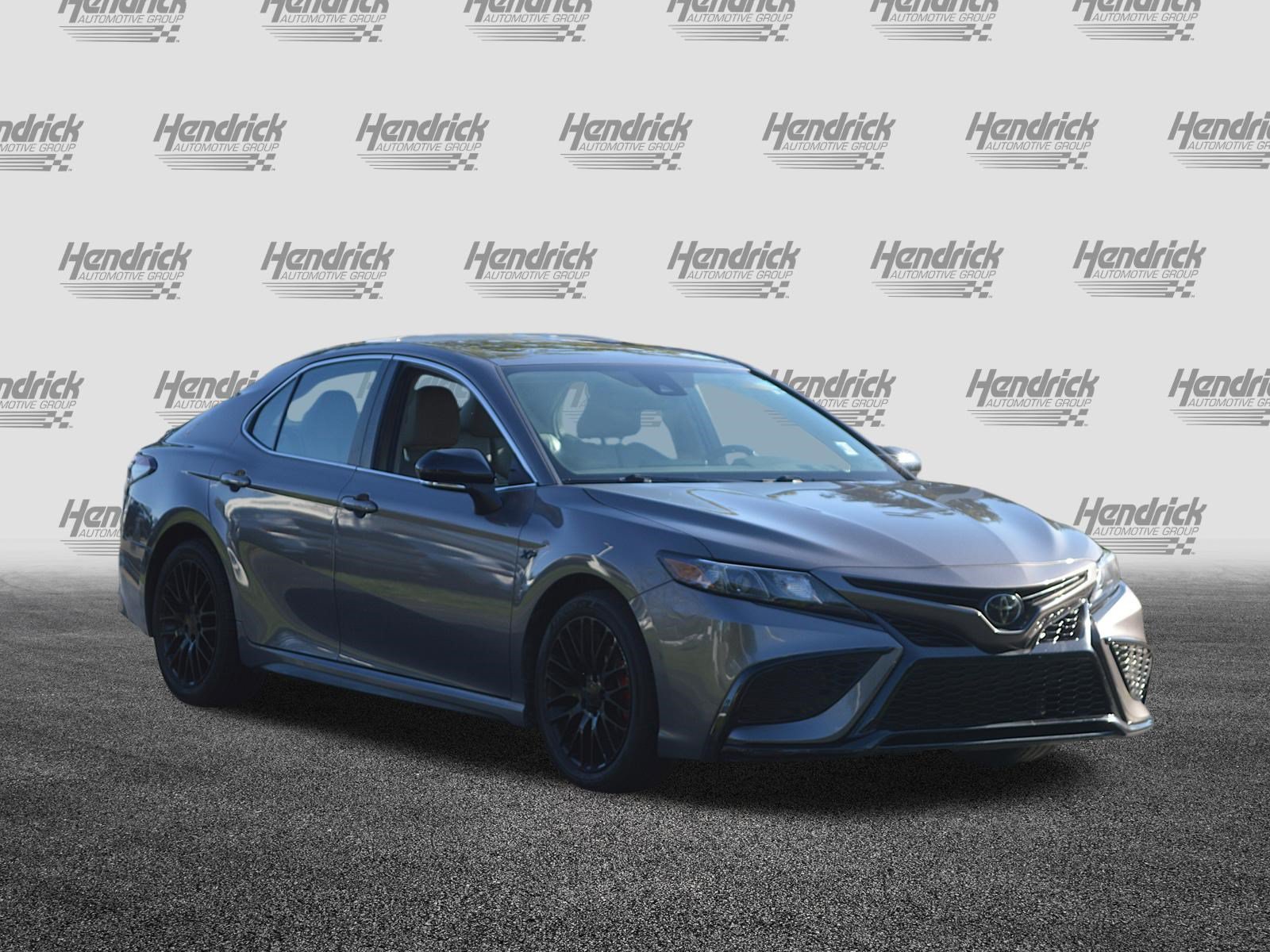 Used 2021 Toyota Camry SE w/ Convenience Package FWD image 3