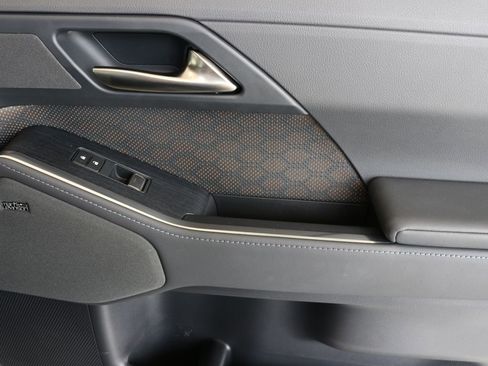 Used 2024 Lexus GX 550 w/ Accessory Package (Z1) image 39