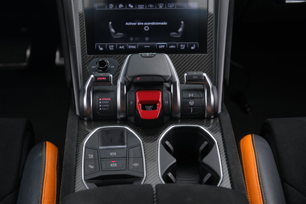 Used 2023 Lamborghini Urus Performante AWD/4WD image 56