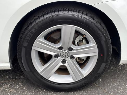 Used 2017 Volkswagen Golf S FWD image 64