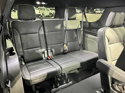 Used 2025 Chevrolet Suburban Premier AWD/4WD image 24