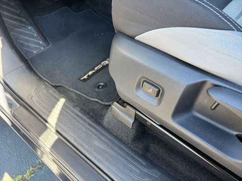 Used 2025 Toyota Tacoma TRD Off-Road image 22