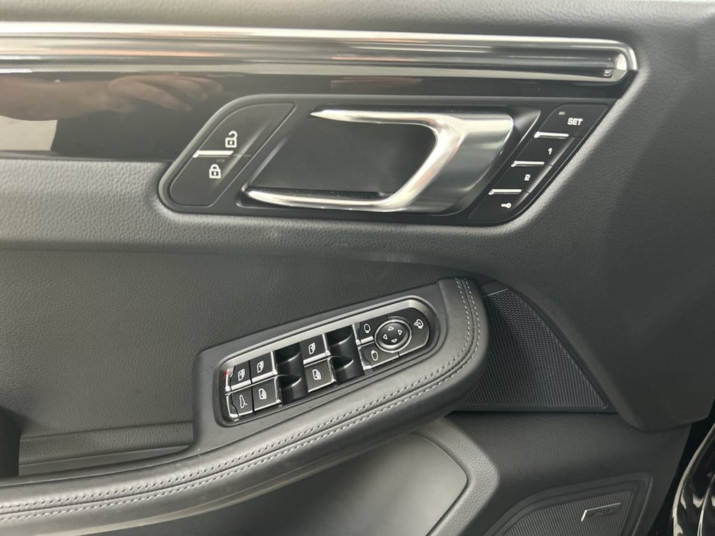 Certified 2026 Porsche Macan AWD/4WD image 11