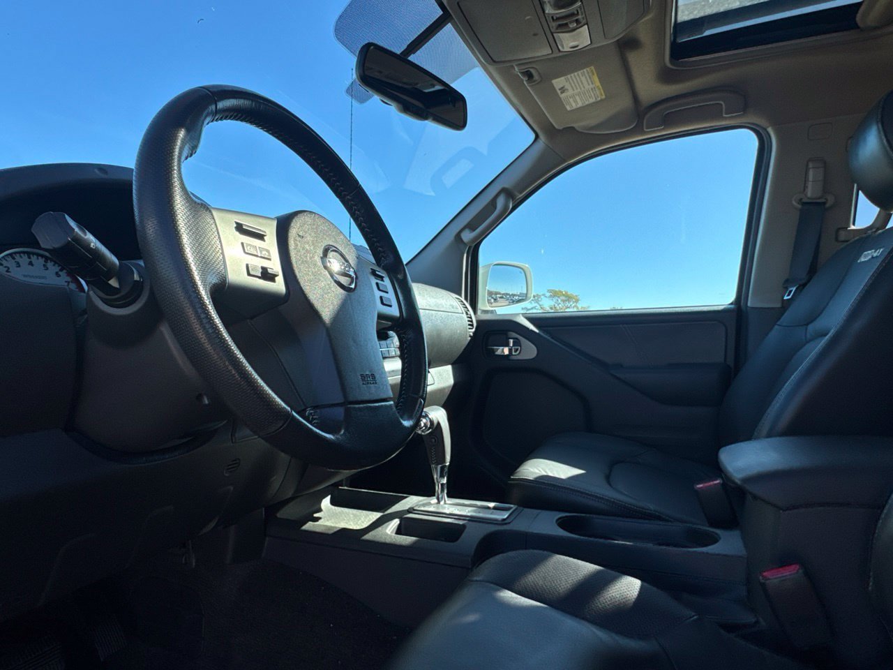 Used 2015 Nissan Frontier PRO-4X w/ Pro-4x Luxury Package AWD/4WD image 43