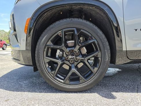 New 2026 Chevrolet Traverse RS w/ LPO, Floor Liner Package FWD image 38