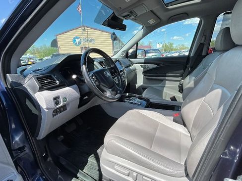 Used 2019 Honda Pilot Touring image 2