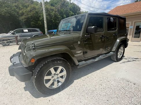 Used 2015 Jeep Wrangler Unlimited Sahara w/ Connectivity Group AWD/4WD image 1