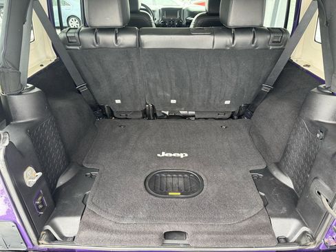 Used 2016 Jeep Wrangler Unlimited Sahara image 12