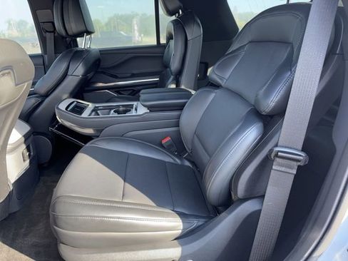 Used 2025 Lincoln Navigator Reserve w/ Jet Appearance Package image 11