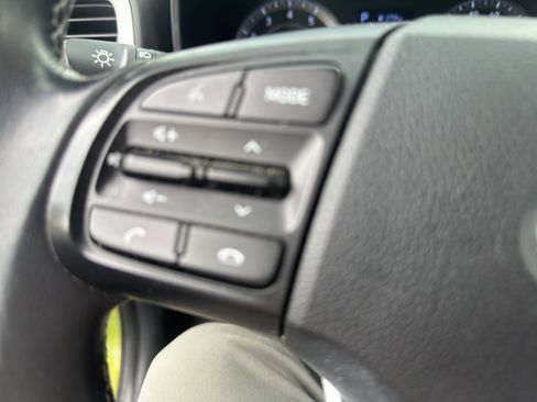 Used 2022 Hyundai Venue SEL image 10