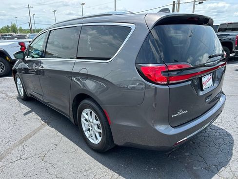 Used 2021 Chrysler Pacifica Touring-L w/ Premium & Safety Sphere Group FWD image 7