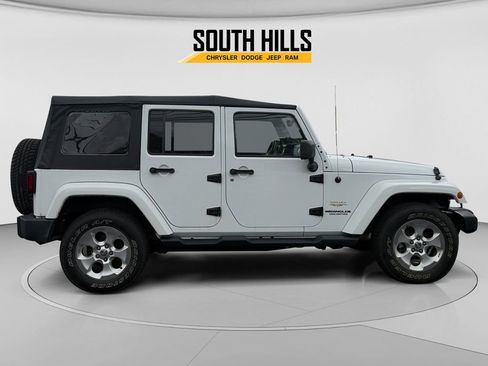 Used 2014 Jeep Wrangler Unlimited Sahara w/ Dual Top Group AWD/4WD image 6