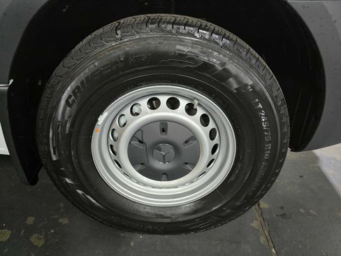 Used 2025 Mercedes-Benz Sprinter 2500 image 9