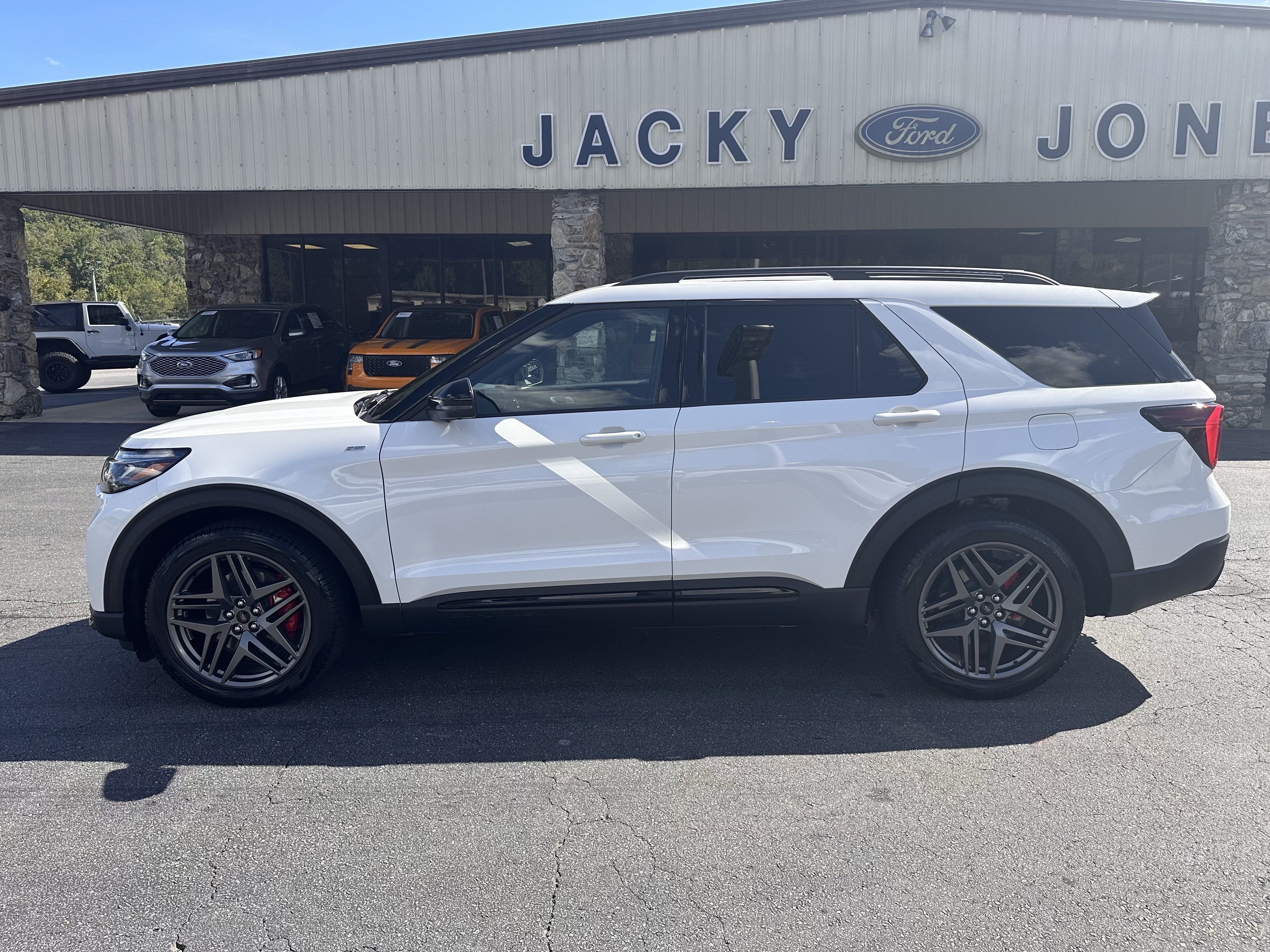 Used 2026 Ford Explorer ST-Line w/ ST-Line Street Pack RWD image 1