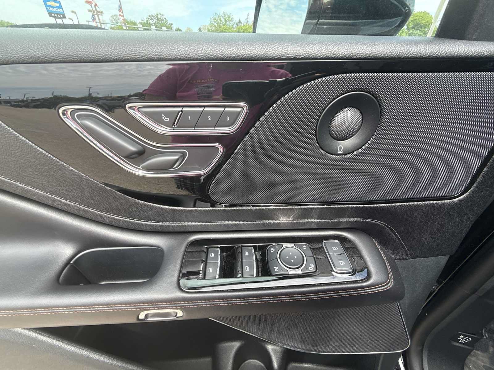 Used 2024 Lincoln Aviator Reserve AWD/4WD image 24