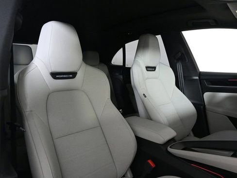 Used 2025 Porsche Macan 4S Electric image 18