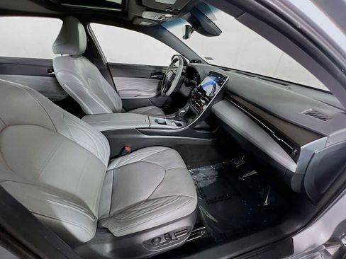 Used 2019 Toyota Avalon Limited image 29