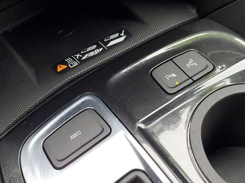 Used 2023 Chevrolet Equinox Premier image 19