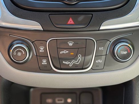 Used 2020 Chevrolet Equinox LS w/ LS Convenience Package AWD/4WD image 16