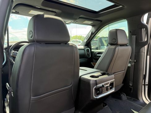Used 2020 Chevrolet Silverado 1500 High Country w/ Technology Package AWD/4WD image 34