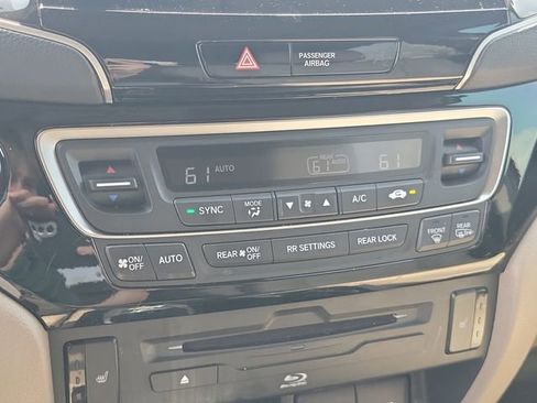 Used 2022 Honda Pilot Touring image 24