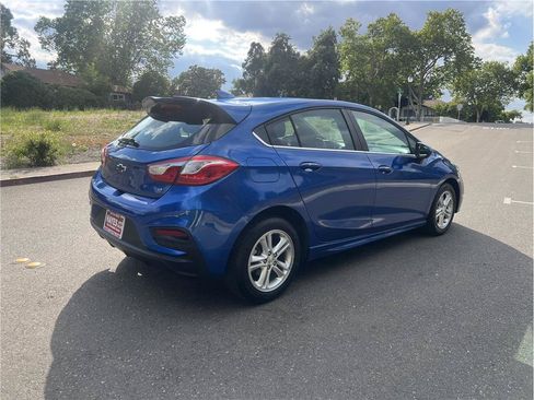 Used 2018 Chevrolet Cruze LT w/ Convenience Package FWD image 7