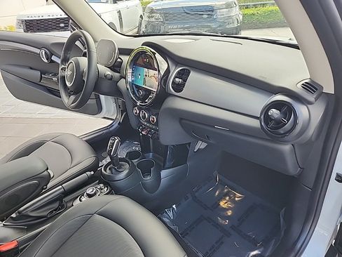 Used 2024 MINI Cooper 2-Door Hardtop image 23