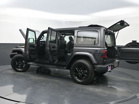 Used 2021 Jeep Wrangler Unlimited Sahara image 37