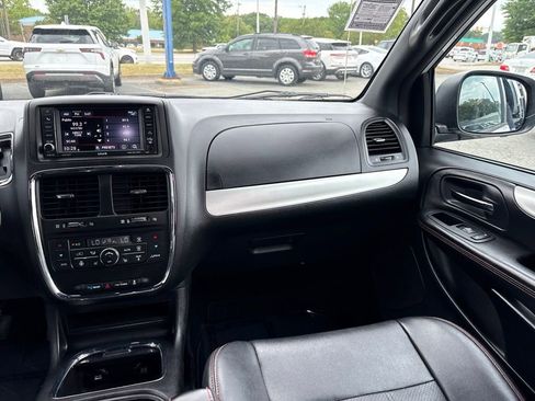 Used 2014 Dodge Grand Caravan R/T w/ Safety Sphere Group FWD image 11
