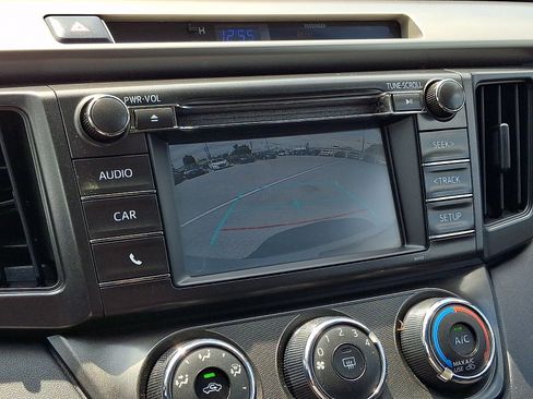 Used 2015 Toyota RAV4 LE AWD/4WD image 18