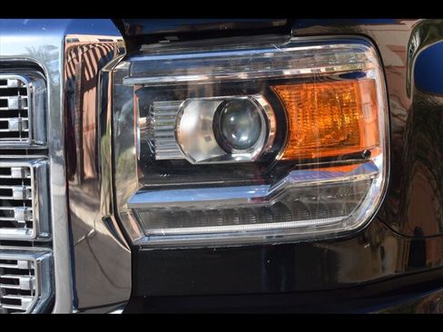 Used 2018 GMC Sierra 3500 Denali image 38