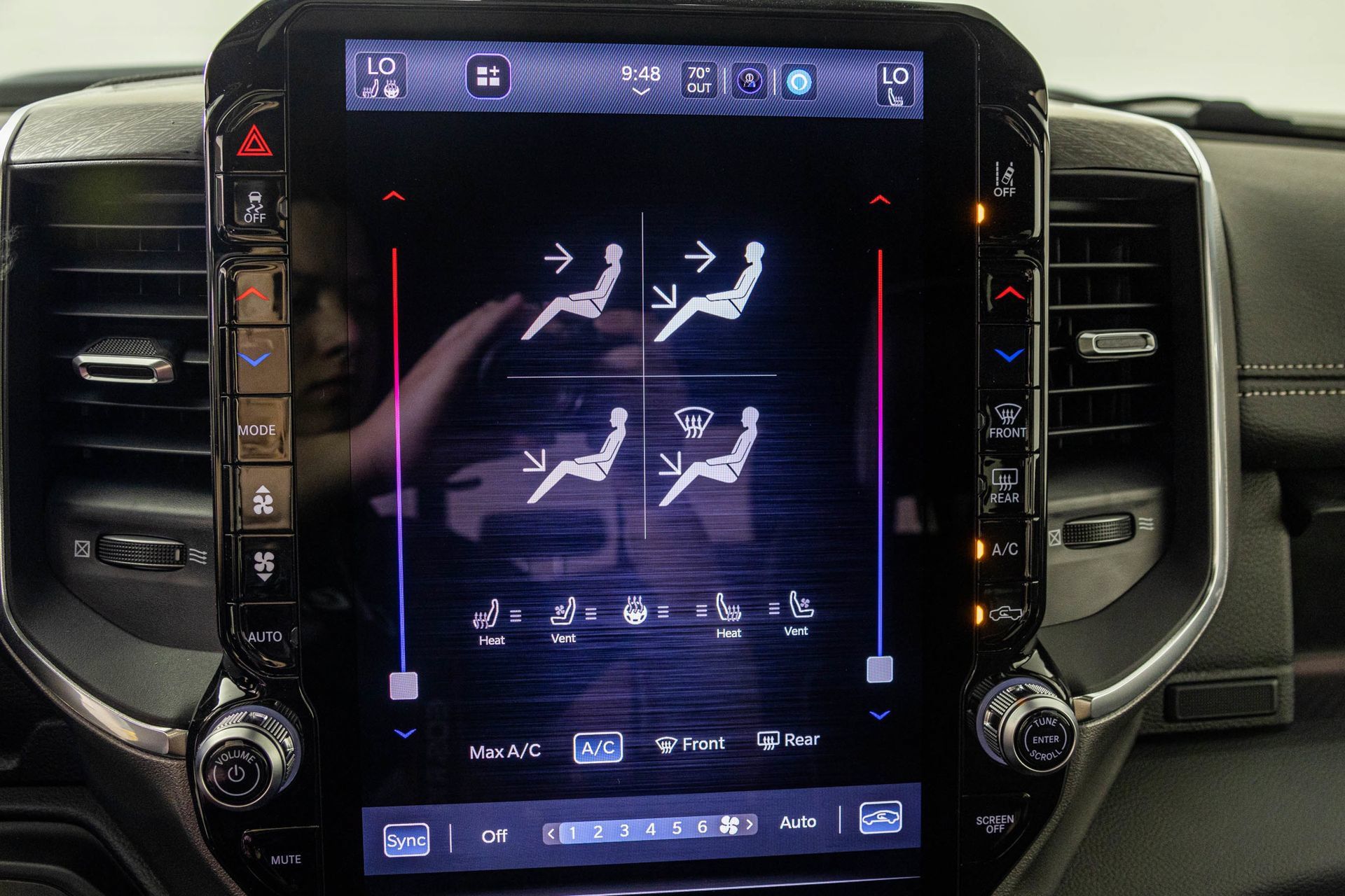 New 2026 RAM 3500 Laramie AWD/4WD image 27