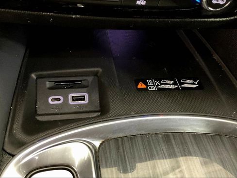 Used 2022 Buick Enclave Essence w/ Sport Touring Edition image 32