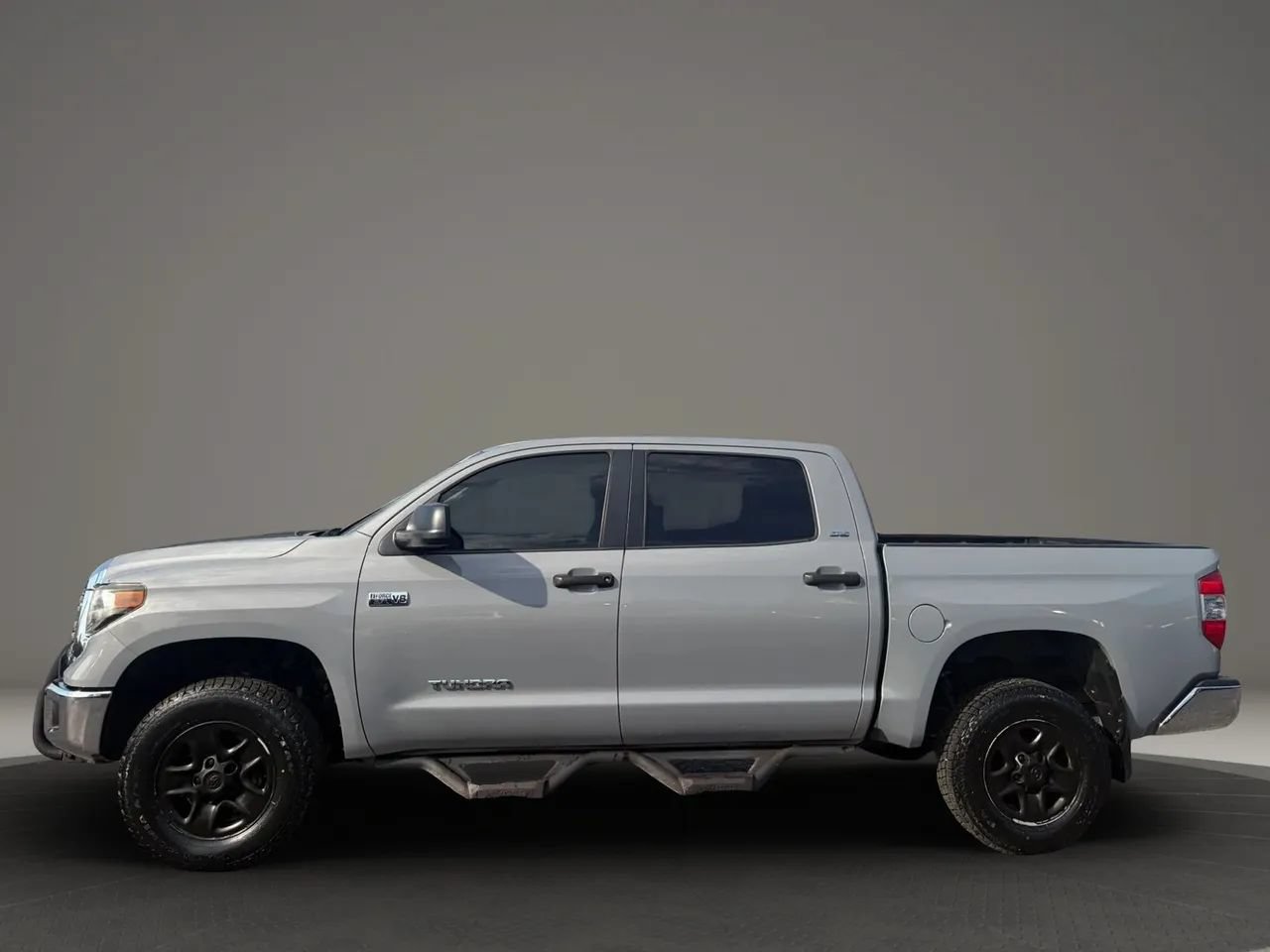Used 2019 Toyota Tundra SR5 w/ SR5 Upgrade Package AWD/4WD image 2