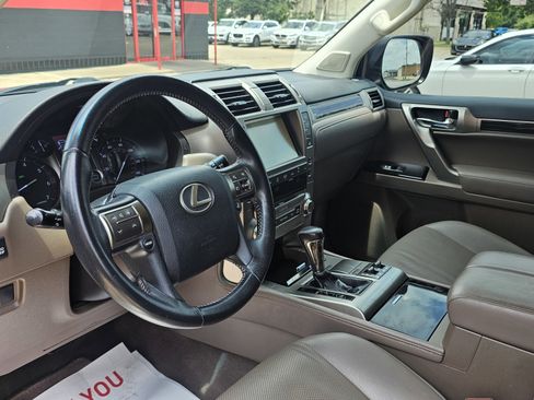 Used 2019 Lexus GX 460 w/ Navigation Package image 26