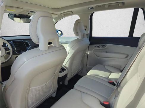 Used 2020 Volvo XC90 T5 Momentum w/ Protection Package Premier image 19