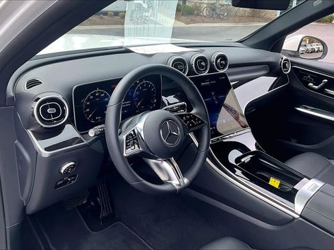 Certified 2025 Mercedes-Benz GLC 300 4MATIC image 17